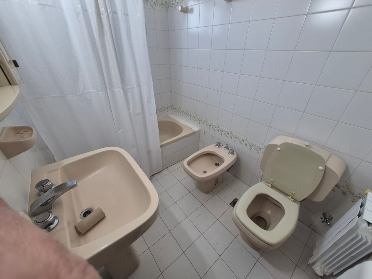 Departamento de 3 ambientes en venta en Zona I Edifcio Astor III Miramar con Cochera y Baulera