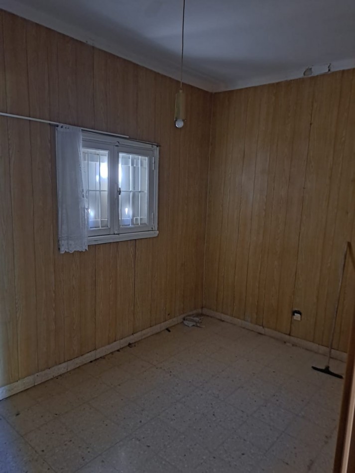 En venta Casa de 3 Ambientes en Zona II de Miramar con importante terreno.