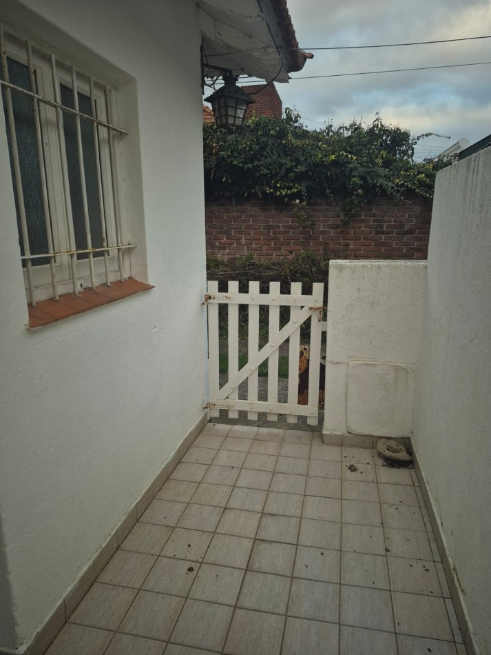 En venta PH al frente 3 ambientes mas dependencia de servcio y cochera - Miramar
